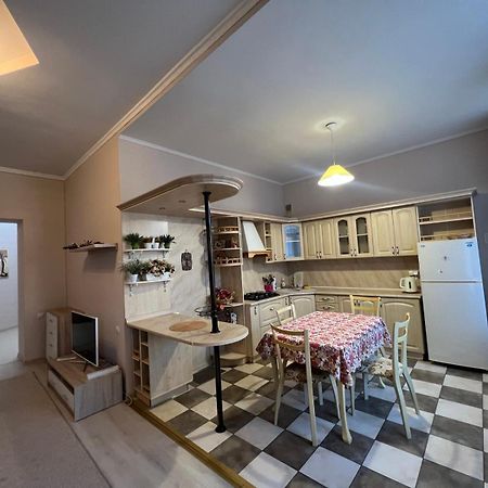 קייב Apartment On Baseinaya Street 13 מראה חיצוני תמונה